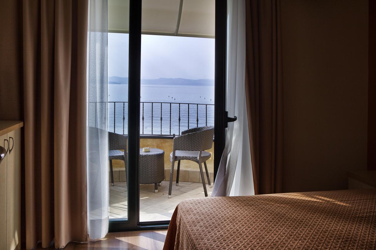 Hotel La Rondine Sirmione Kültér fotó