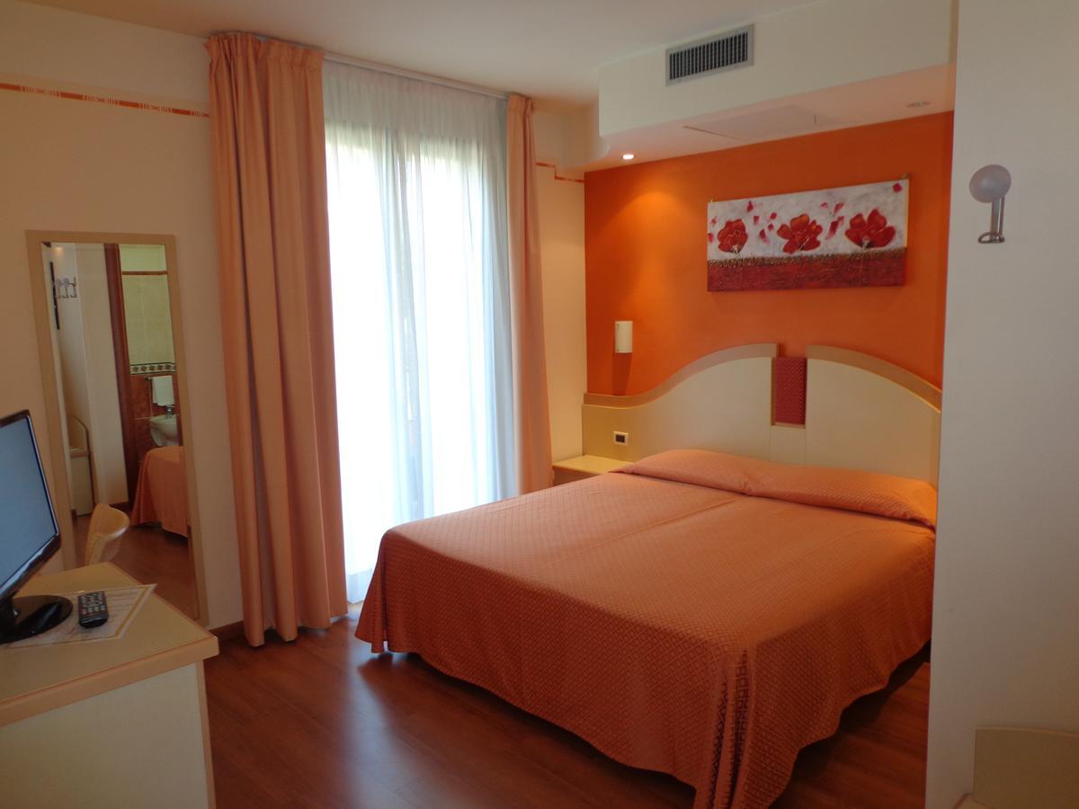 Hotel La Rondine Sirmione Kültér fotó