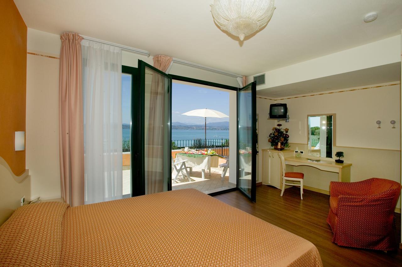 Hotel La Rondine Sirmione Kültér fotó