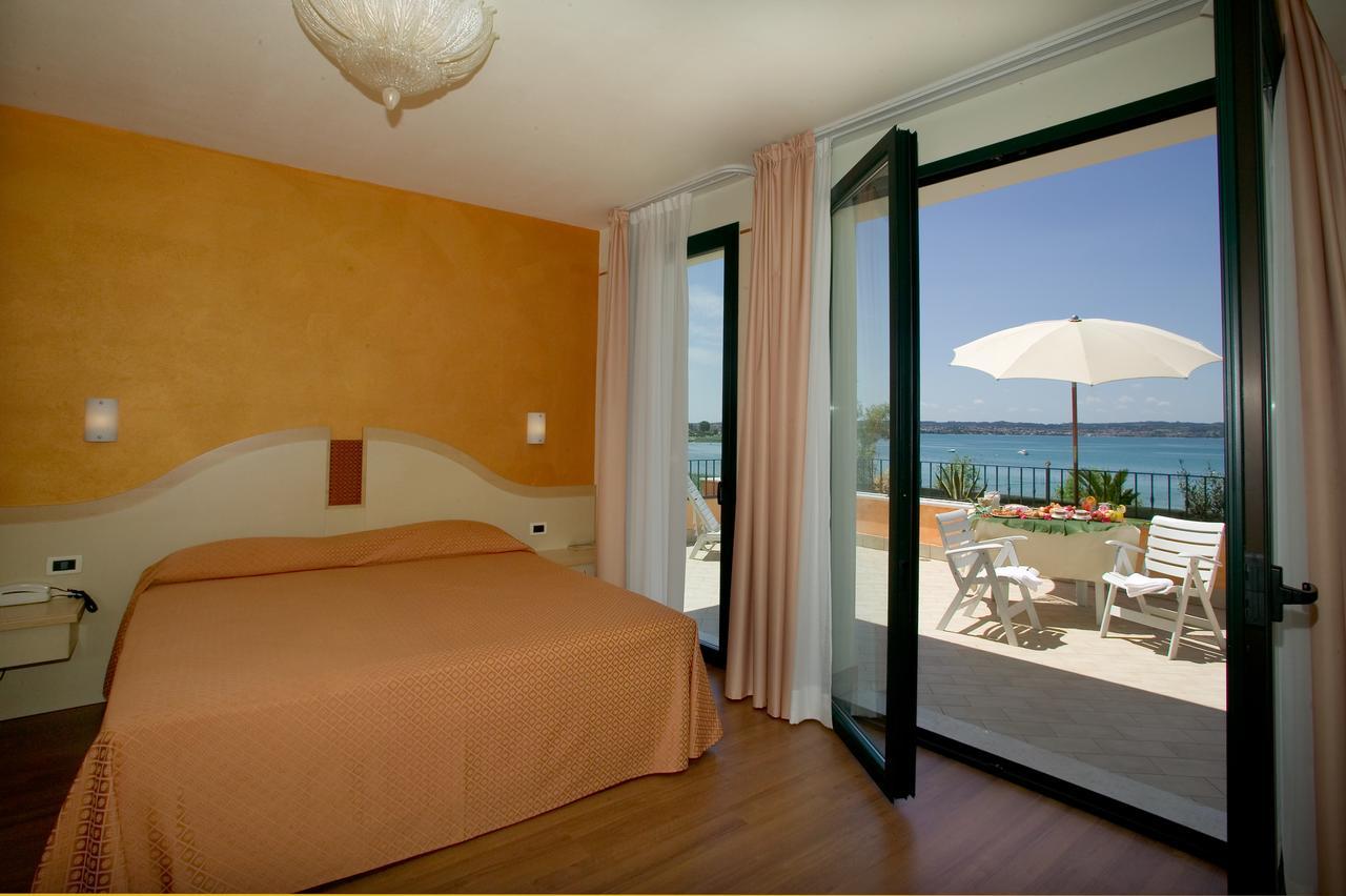 Hotel La Rondine Sirmione Kültér fotó